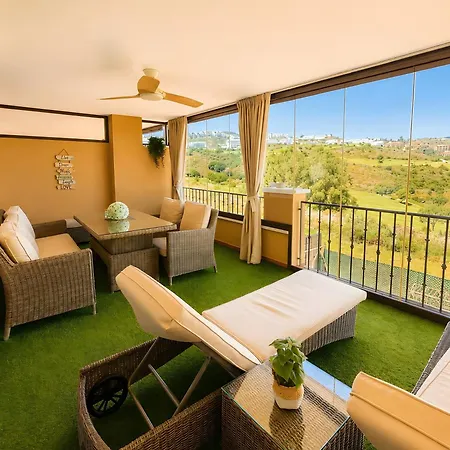 Golf & Montana, Terraza Privada بيت للعطل